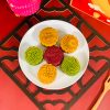 this picture contains image of 6 pcs of Mooncake with different flaovurs on the plate and have some decorations.